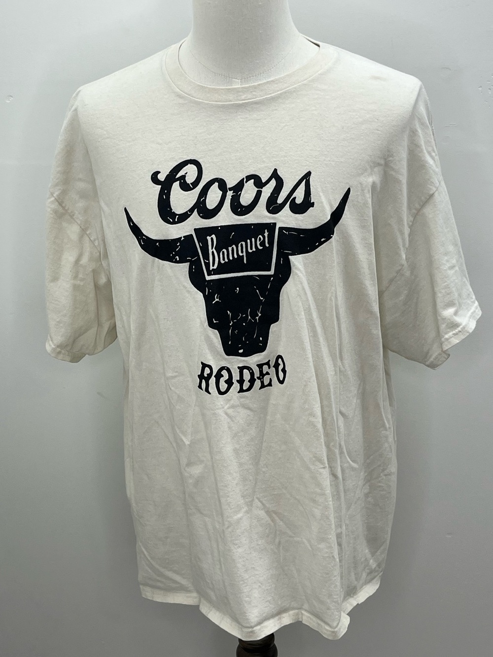 Gildan Coors Banquet Rodeo Mens Distressed Longhorn Bull Graphic T-Shirt 2XL